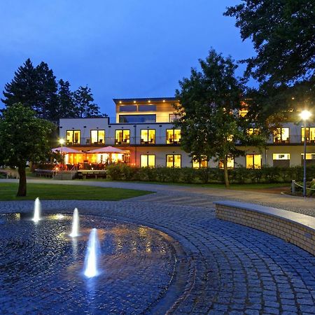 Hotel Am Kurpark ツィノヴィッツ エクステリア 写真