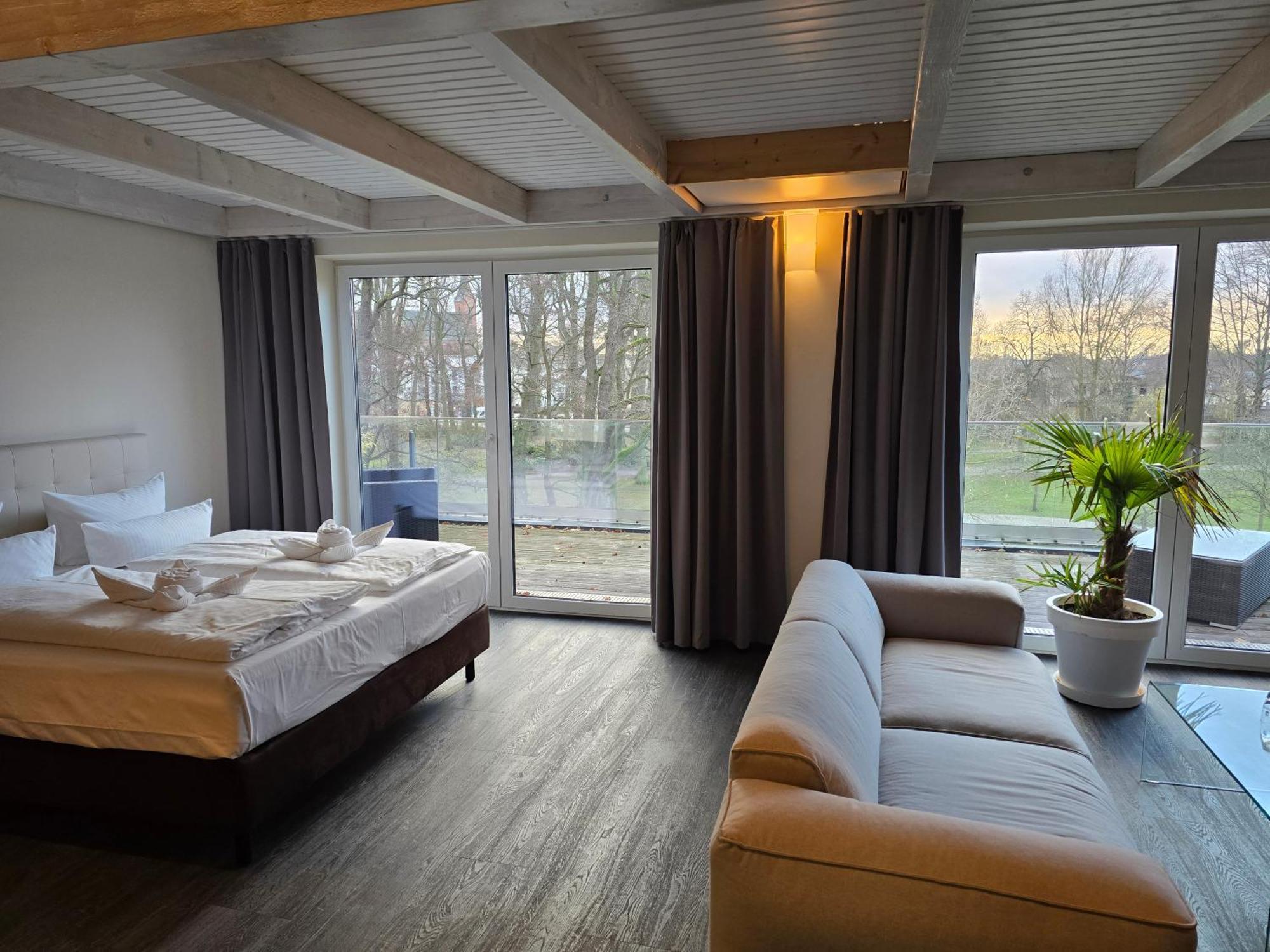 Hotel Am Kurpark ツィノヴィッツ エクステリア 写真