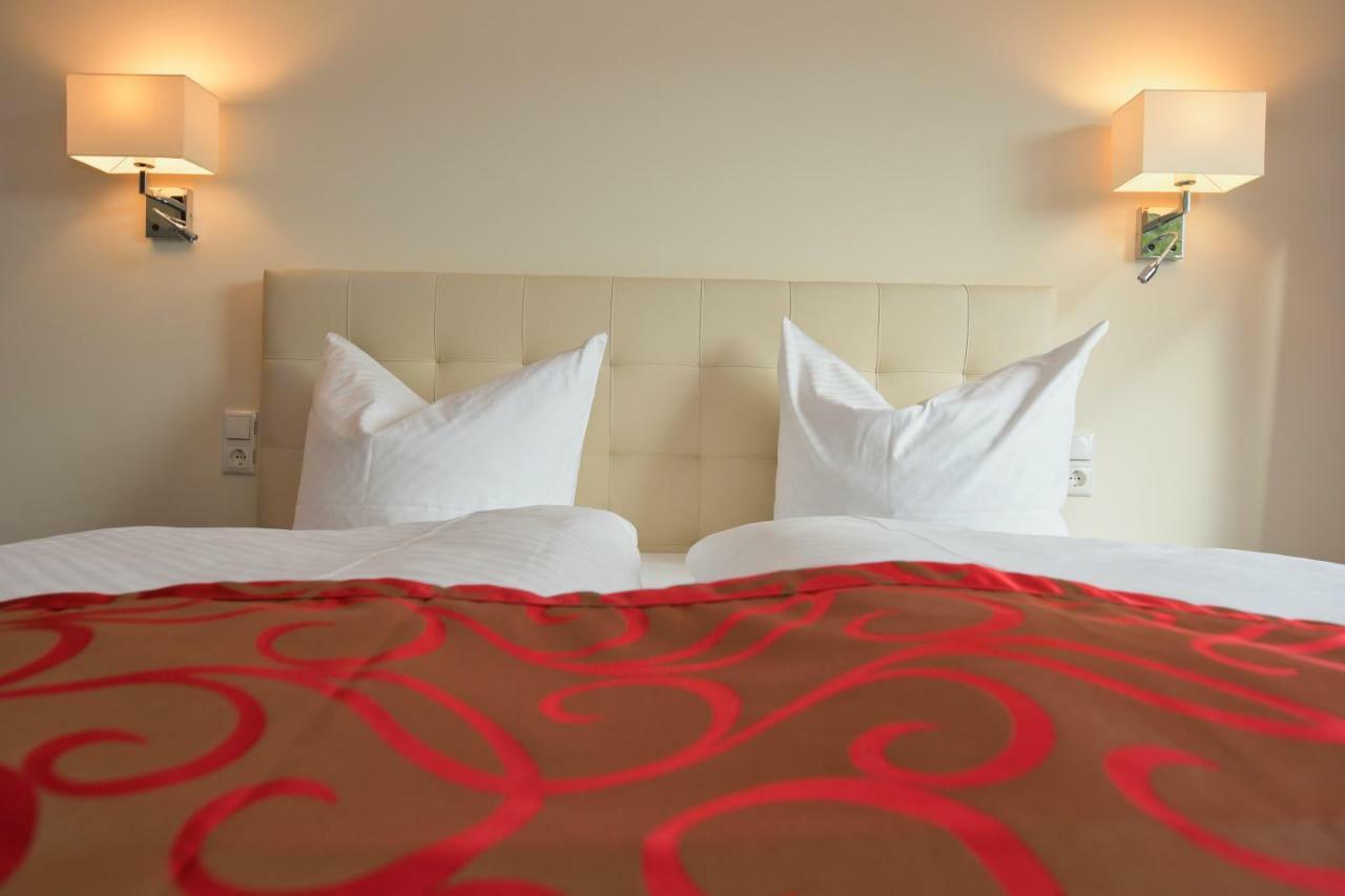 Hotel Am Kurpark ツィノヴィッツ エクステリア 写真