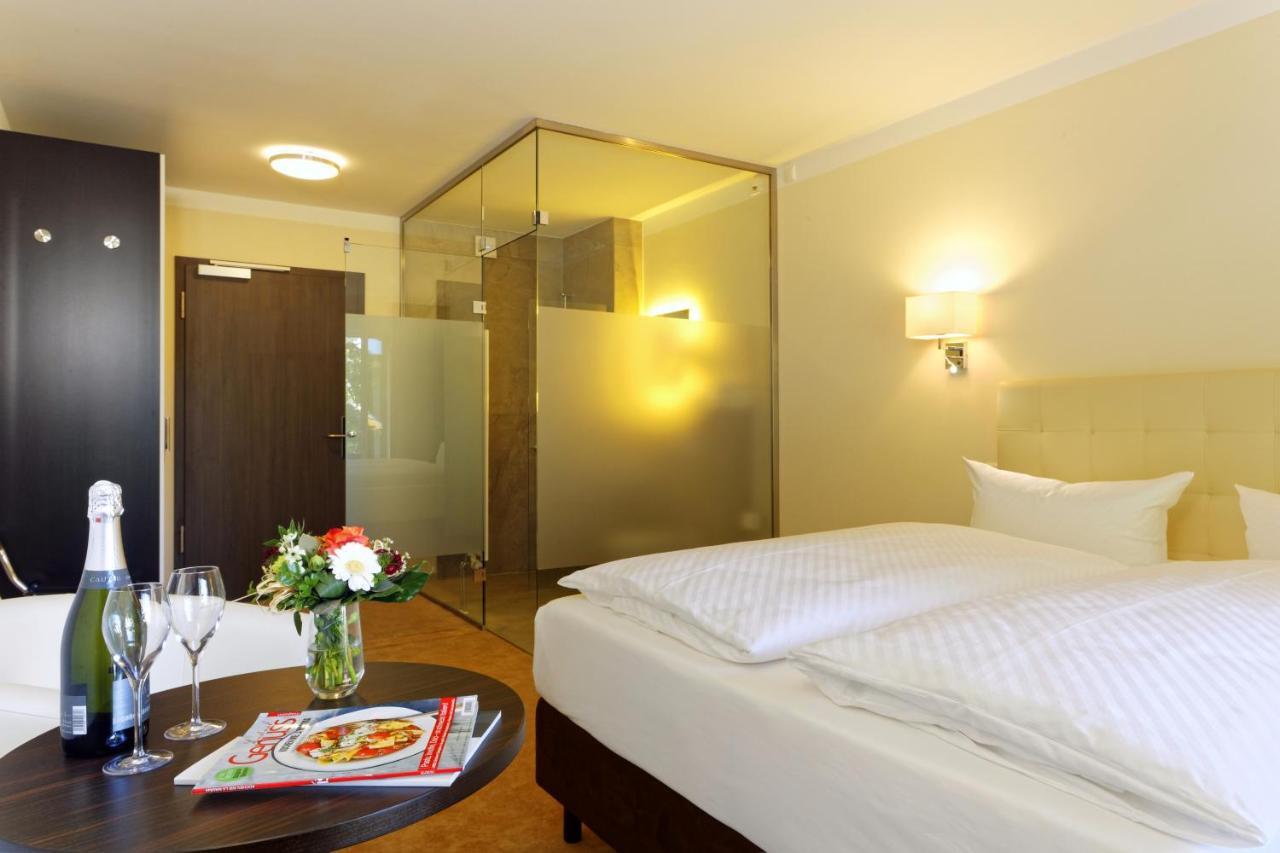 Hotel Am Kurpark ツィノヴィッツ エクステリア 写真